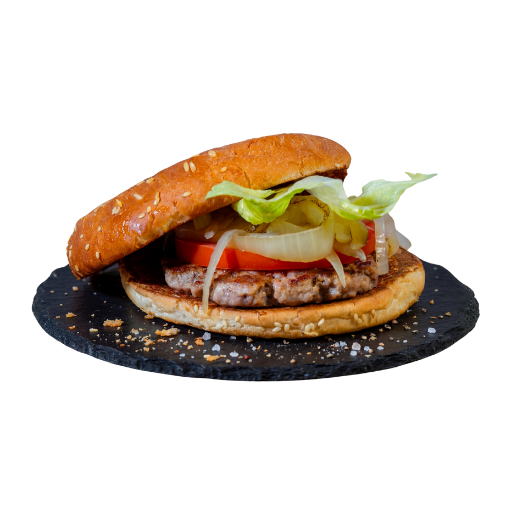 Hamburguesa normal con pan de sésamo, carne, tomate y lechuga, servida sobre una base de pizarra; foto de producto de Yogui Burger en Torrejón de Ardoz.