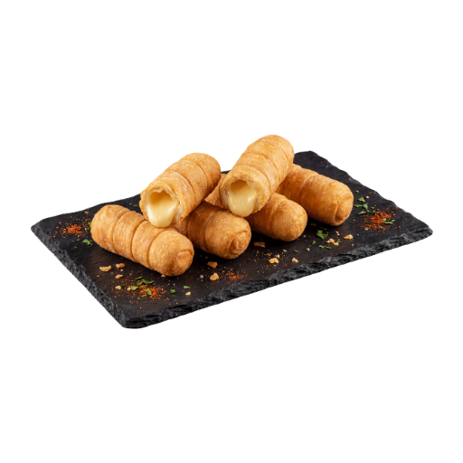 Tequeños servidos sobre una base de pizarra, con un relleno de queso visible; ración para compartir de Yogui Burger en Torrejón de Ardoz.